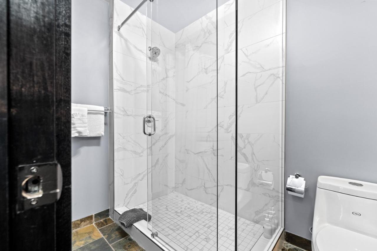 The Mountaineer By Instantsuites Pool & Hottub Canmore Ngoại thất bức ảnh