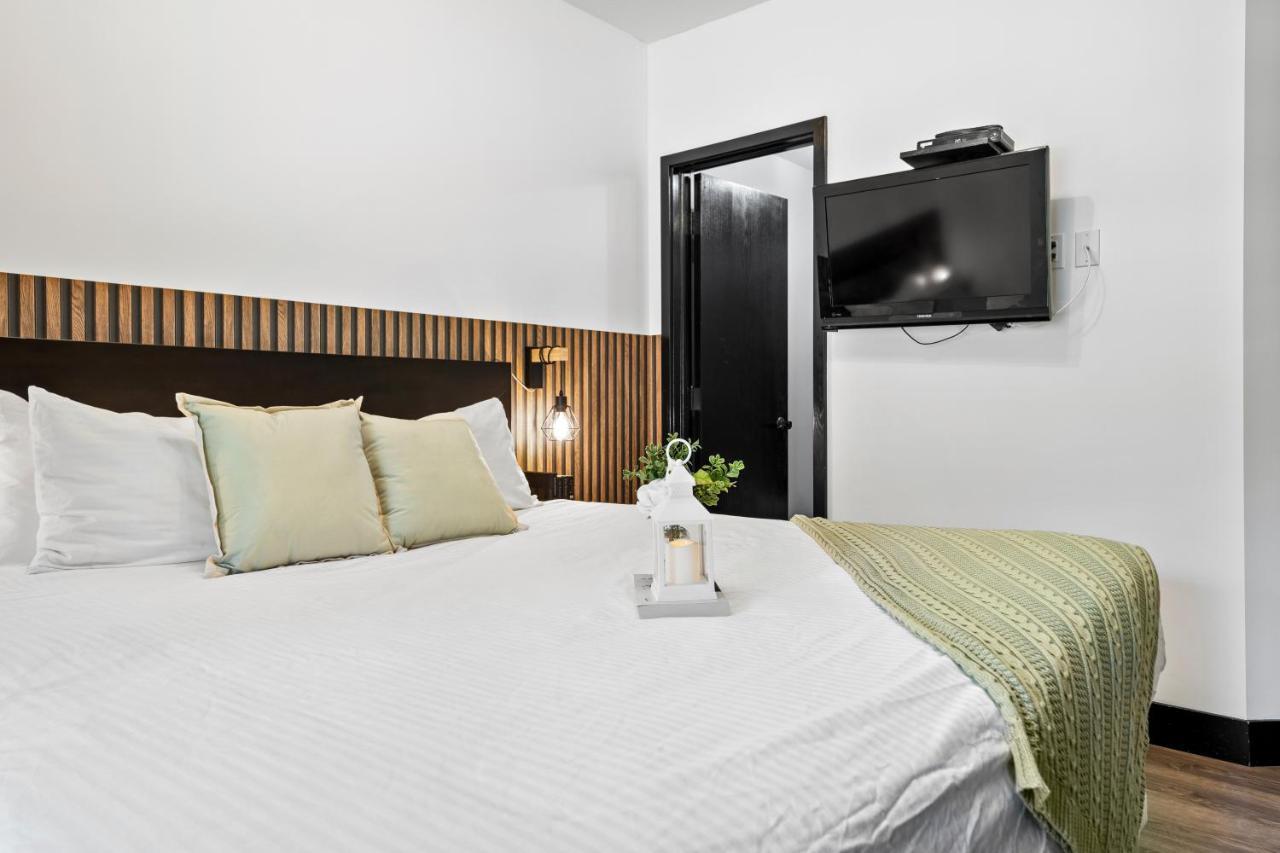 The Mountaineer By Instantsuites Pool & Hottub Canmore Ngoại thất bức ảnh