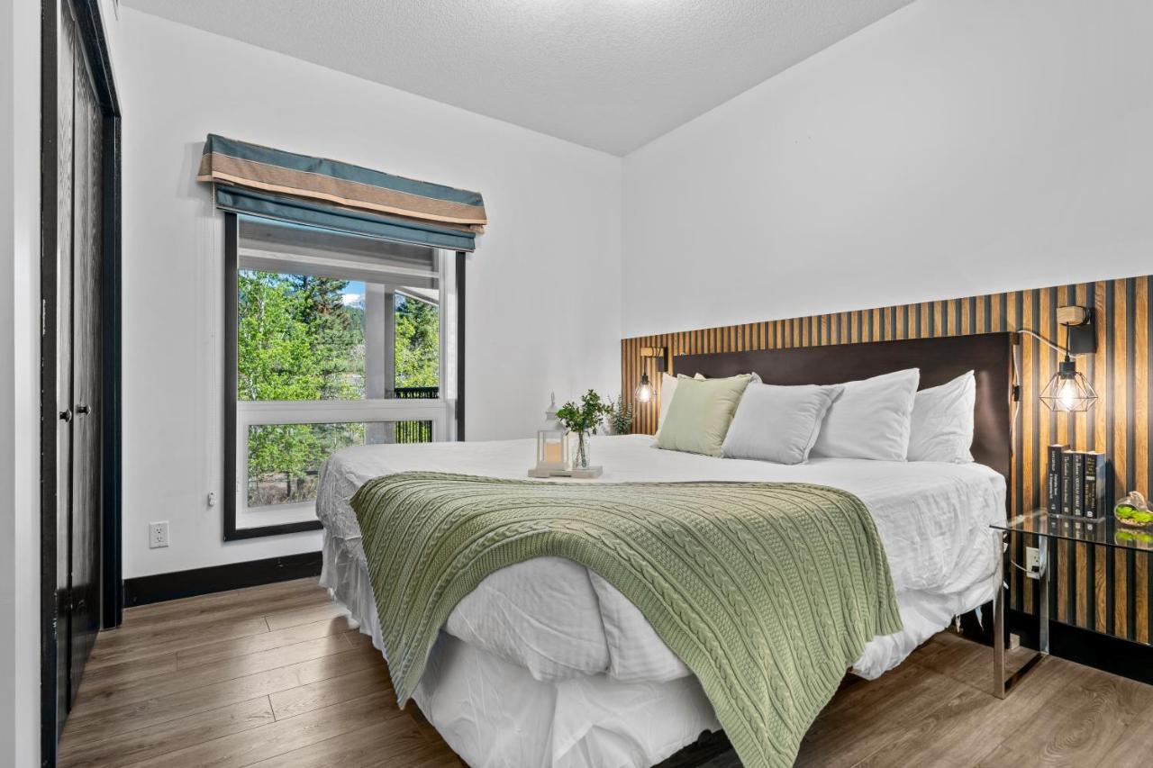 The Mountaineer By Instantsuites Pool & Hottub Canmore Ngoại thất bức ảnh