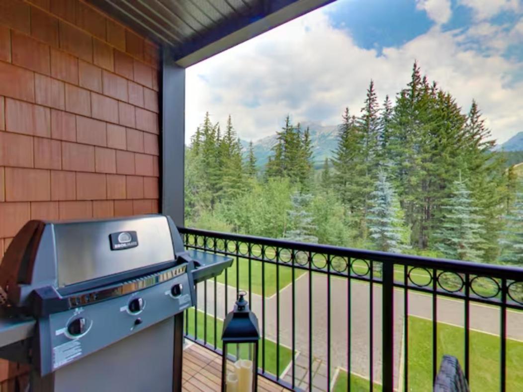 The Mountaineer By Instantsuites Pool & Hottub Canmore Ngoại thất bức ảnh